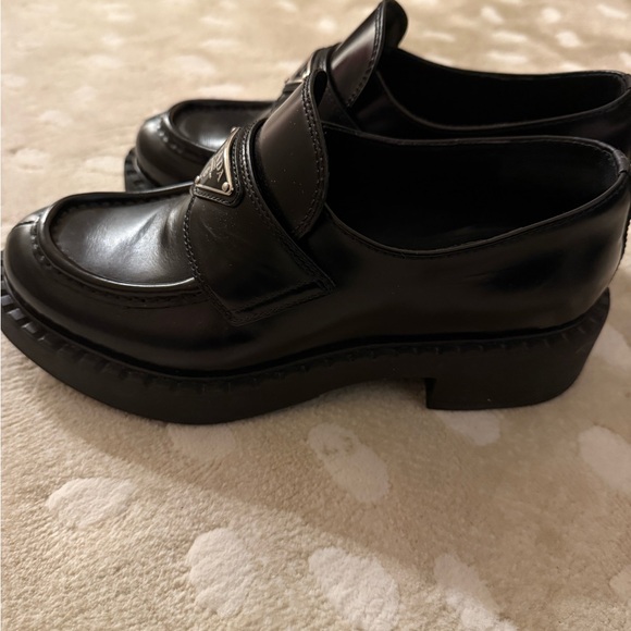 Prada Women’s Black Loafers - Picture 5 of 6